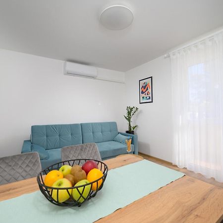 Apartment Pina โปเรช ภายนอก รูปภาพ