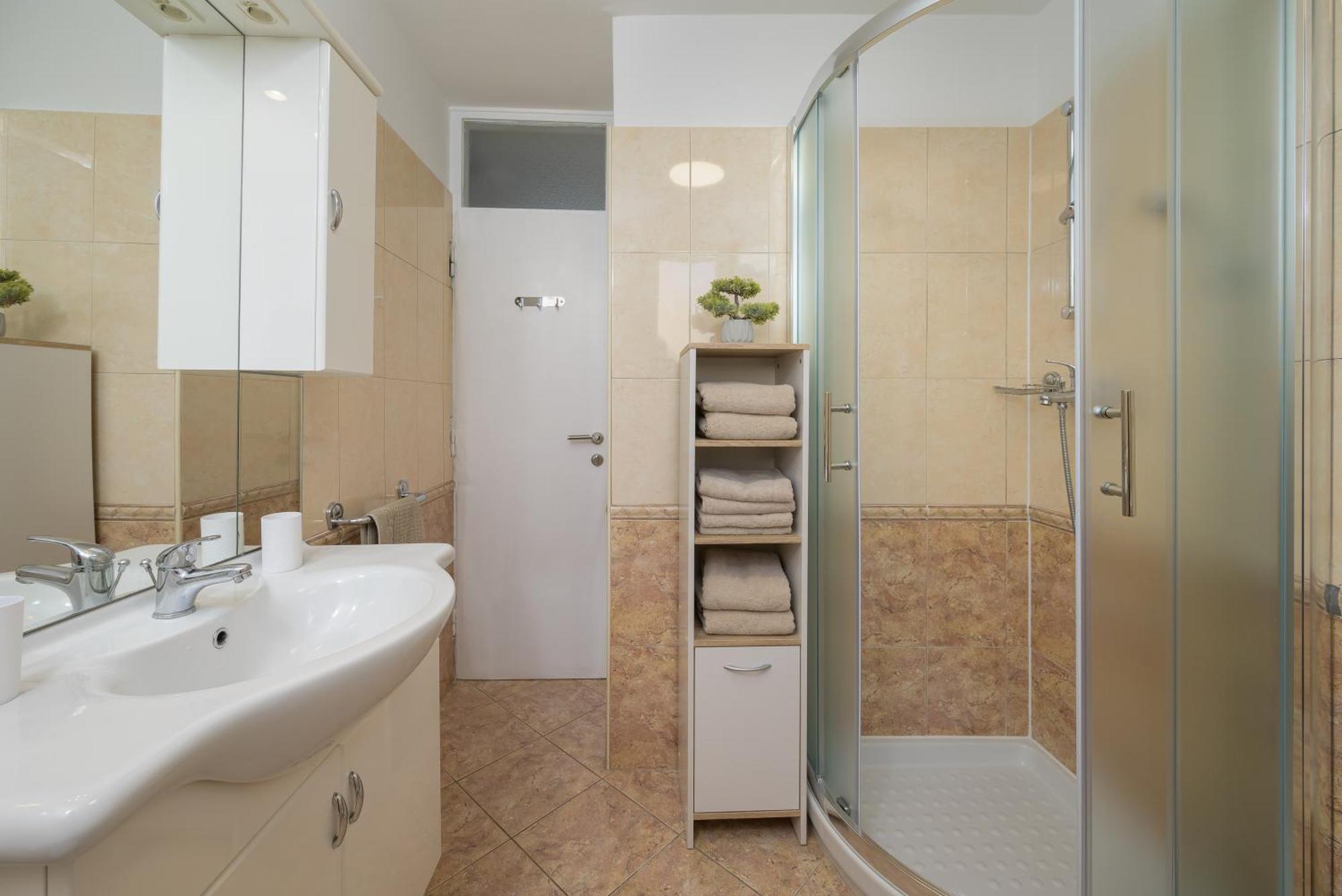 Apartment Pina โปเรช ภายนอก รูปภาพ